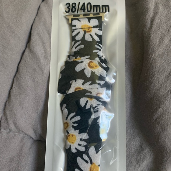 NWT 3 choices Scrunchie Apple Watch Band - Picture 9 of 9